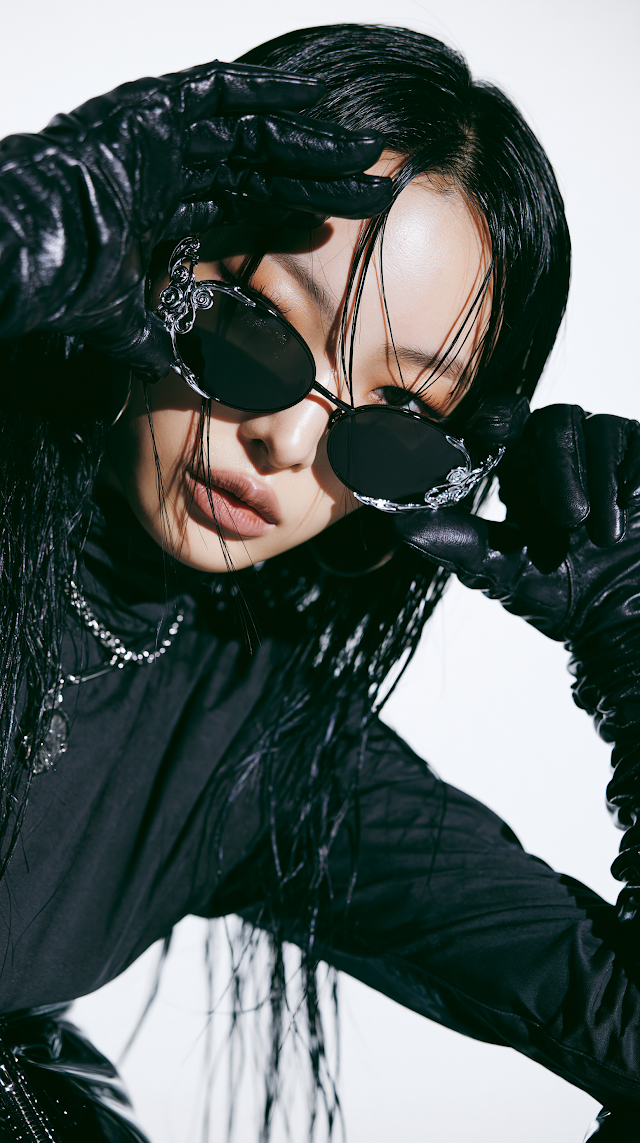 Bold Korean Female Model in Stylish Sunglasses
